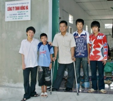 Nguyễn Hồng Hà- người thanh niên khuyết tật vượt lên chính mình - ảnh 1